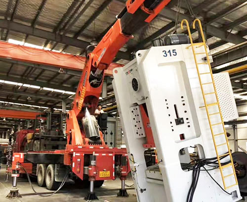 邢台桥东附近随车吊出租，轻松解决运输难题