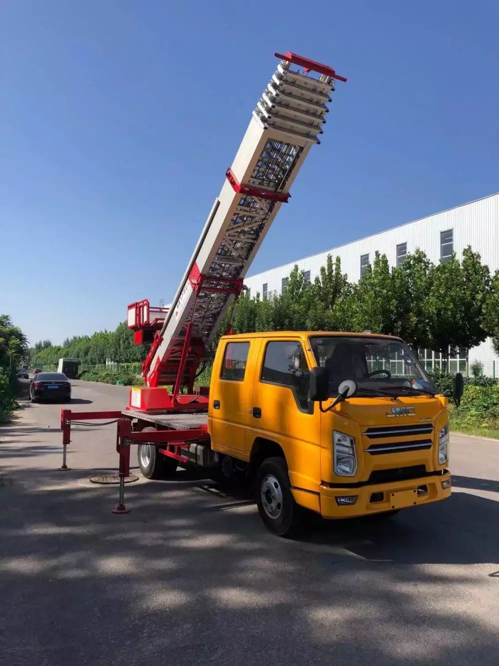 邢台桥东附近的云梯车出租服务：轻松解决高空作业需求